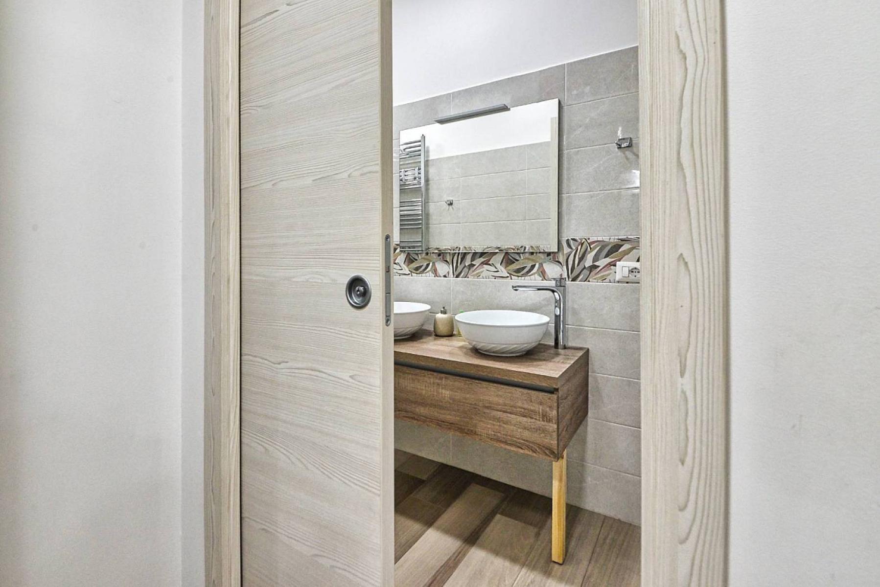 Bagno - Bilocale Arredato - Via Achille Fontanelli, Milano