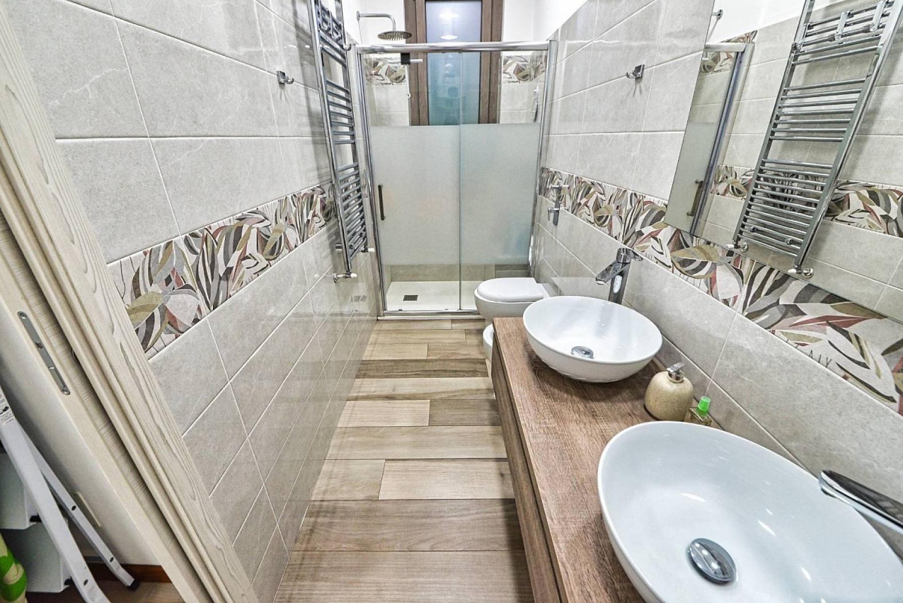 Bagno - Bilocale Arredato - Via Achille Fontanelli, Milano
