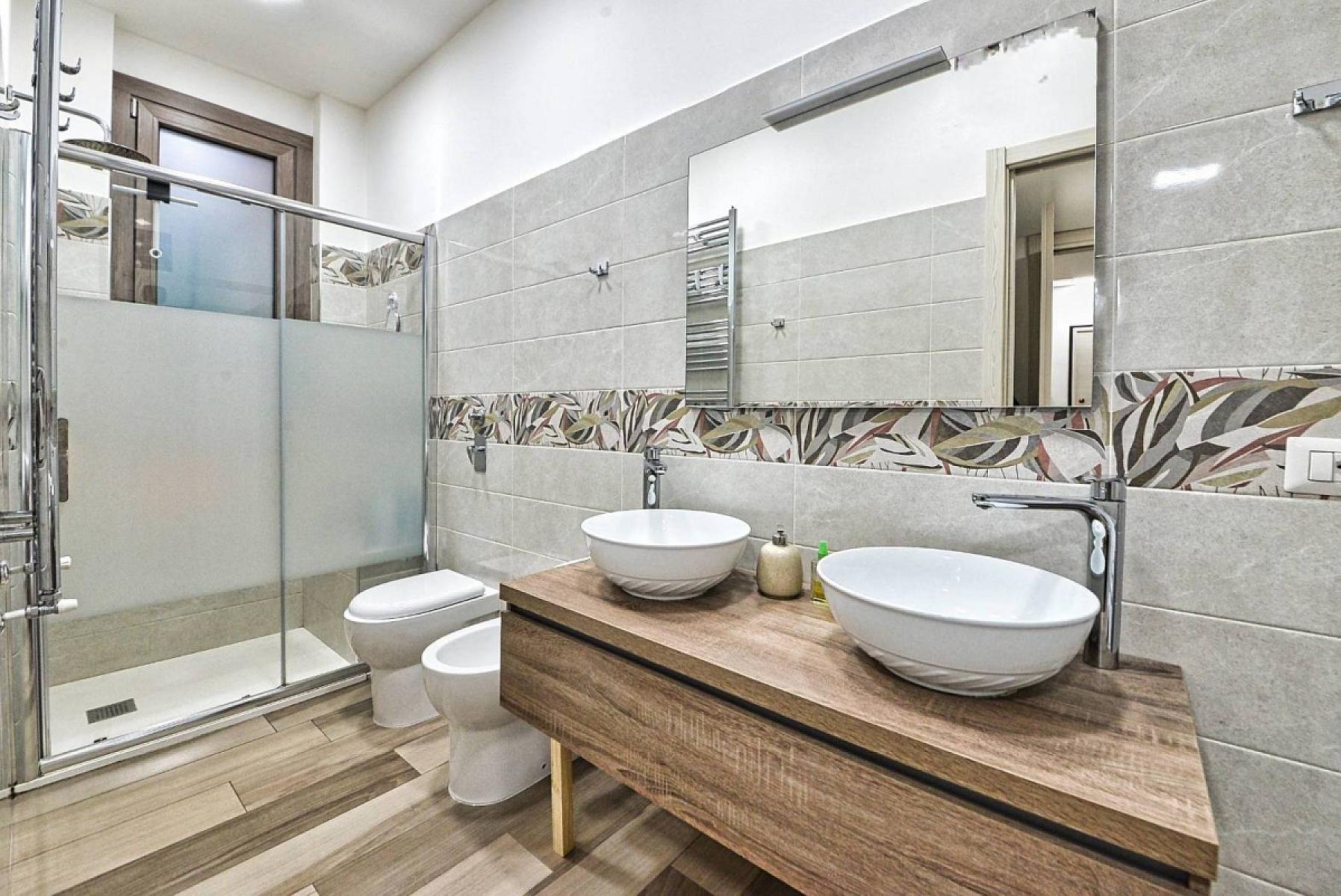Bagno - Bilocale Arredato - Via Achille Fontanelli, Milano