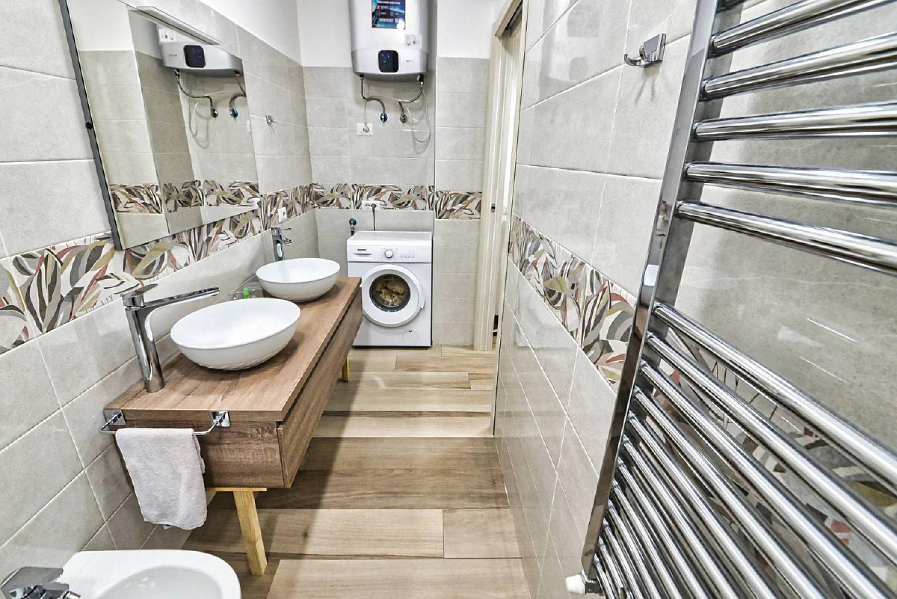 Bagno - Bilocale Arredato - Via Achille Fontanelli, Milano