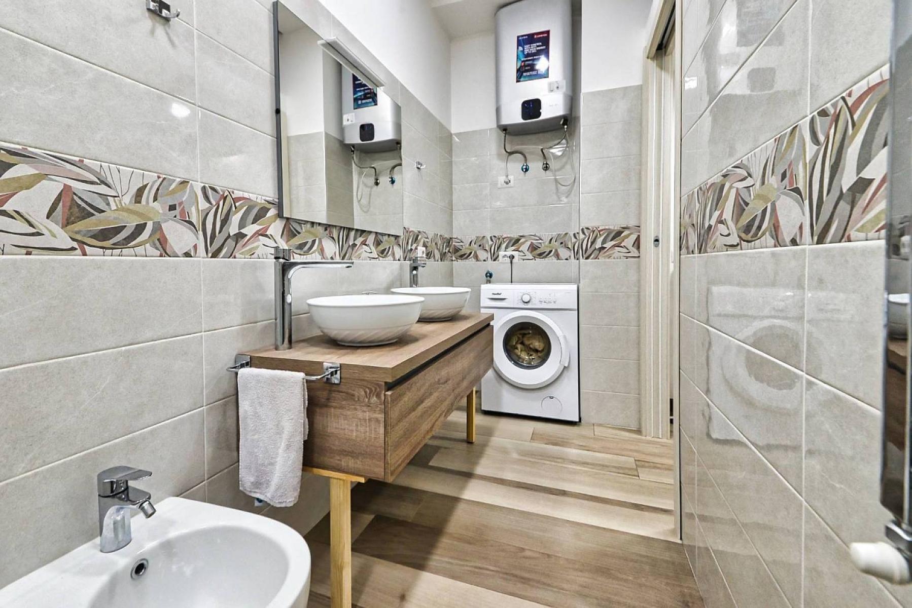 Bagno - Bilocale Arredato - Via Achille Fontanelli, Milano