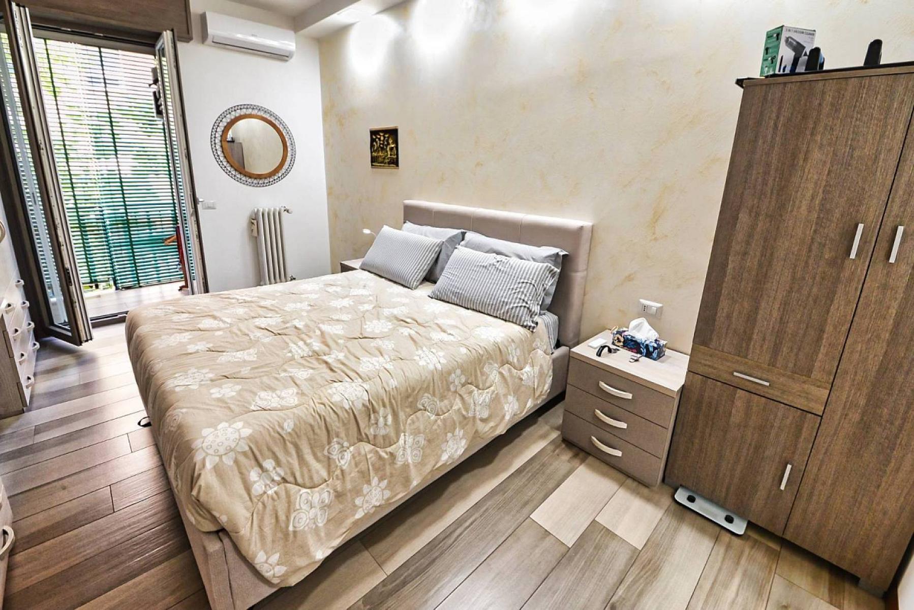 Camera da letto - Bilocale Arredato - Via Achille Fontanelli, Milano