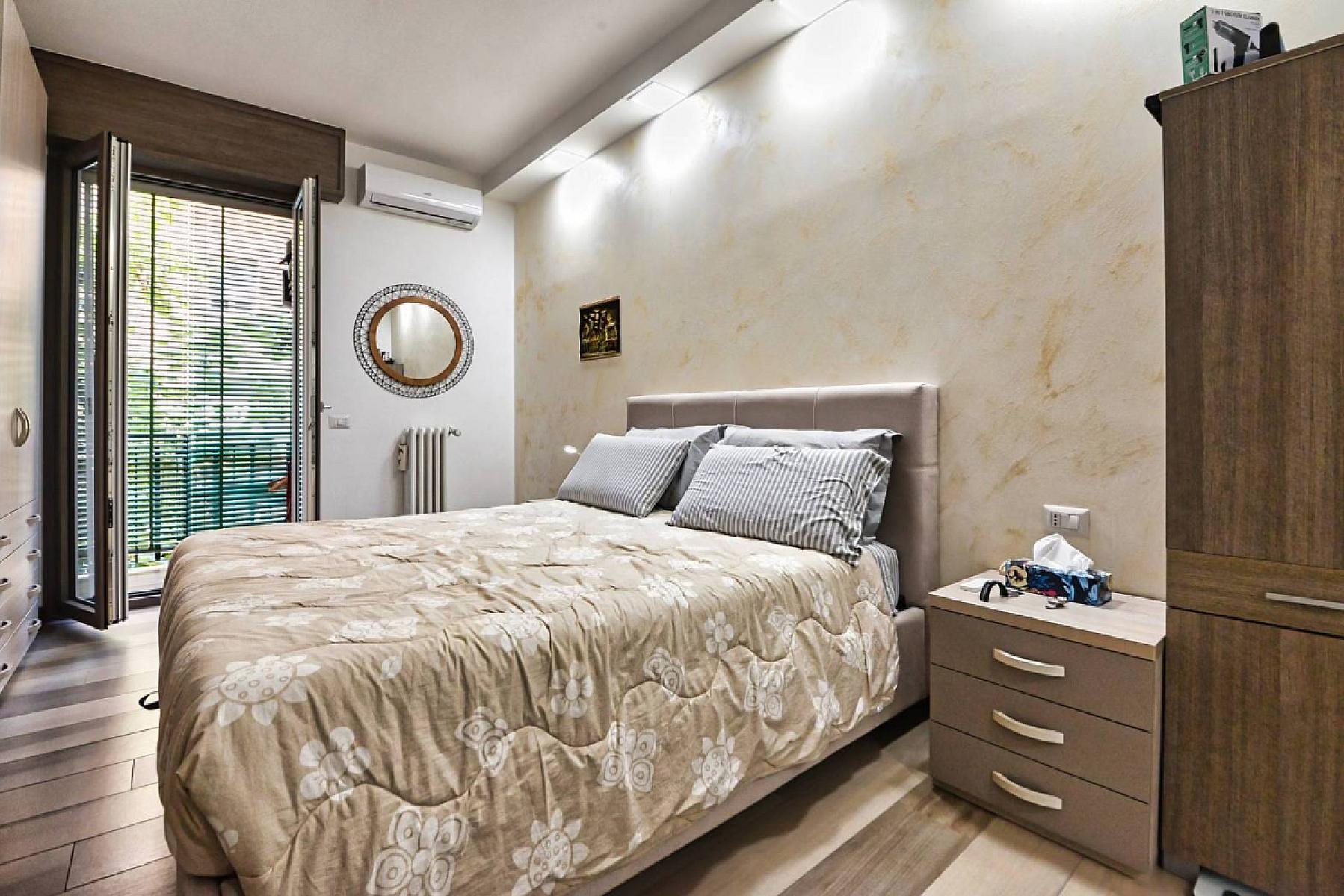 Camera da letto - Bilocale Arredato - Via Achille Fontanelli, Milano