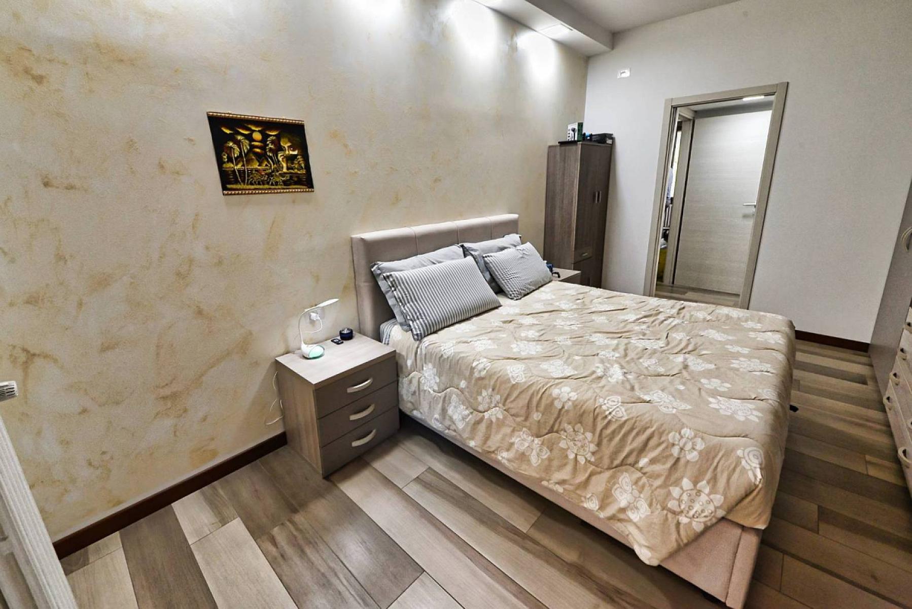 Camera da letto - Bilocale Arredato - Via Achille Fontanelli, Milano