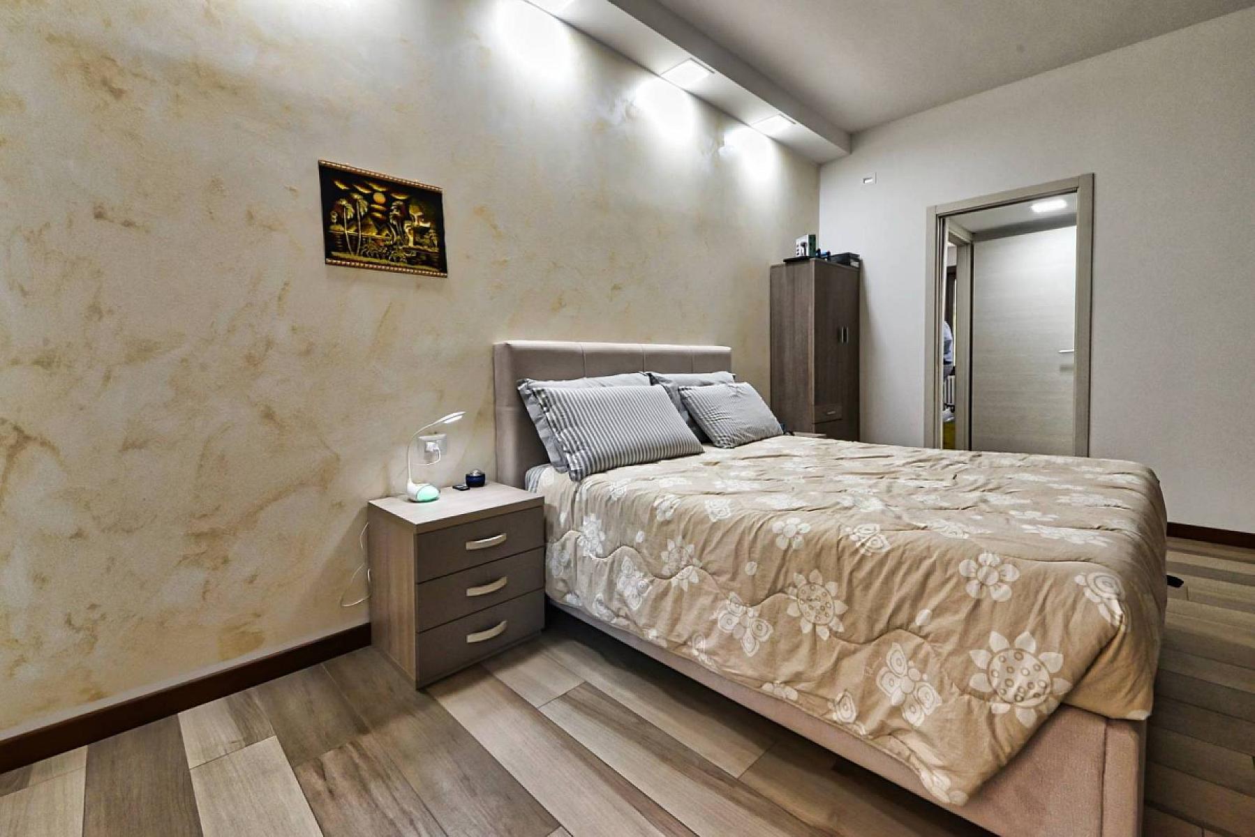 Camera da letto - Bilocale Arredato - Via Achille Fontanelli, Milano