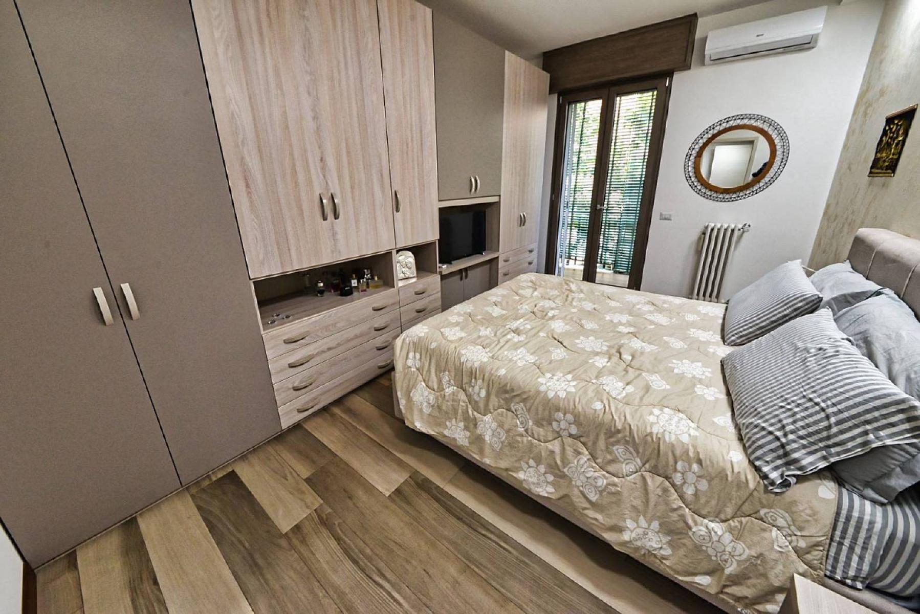 Camera da letto - Bilocale Arredato - Via Achille Fontanelli, Milano