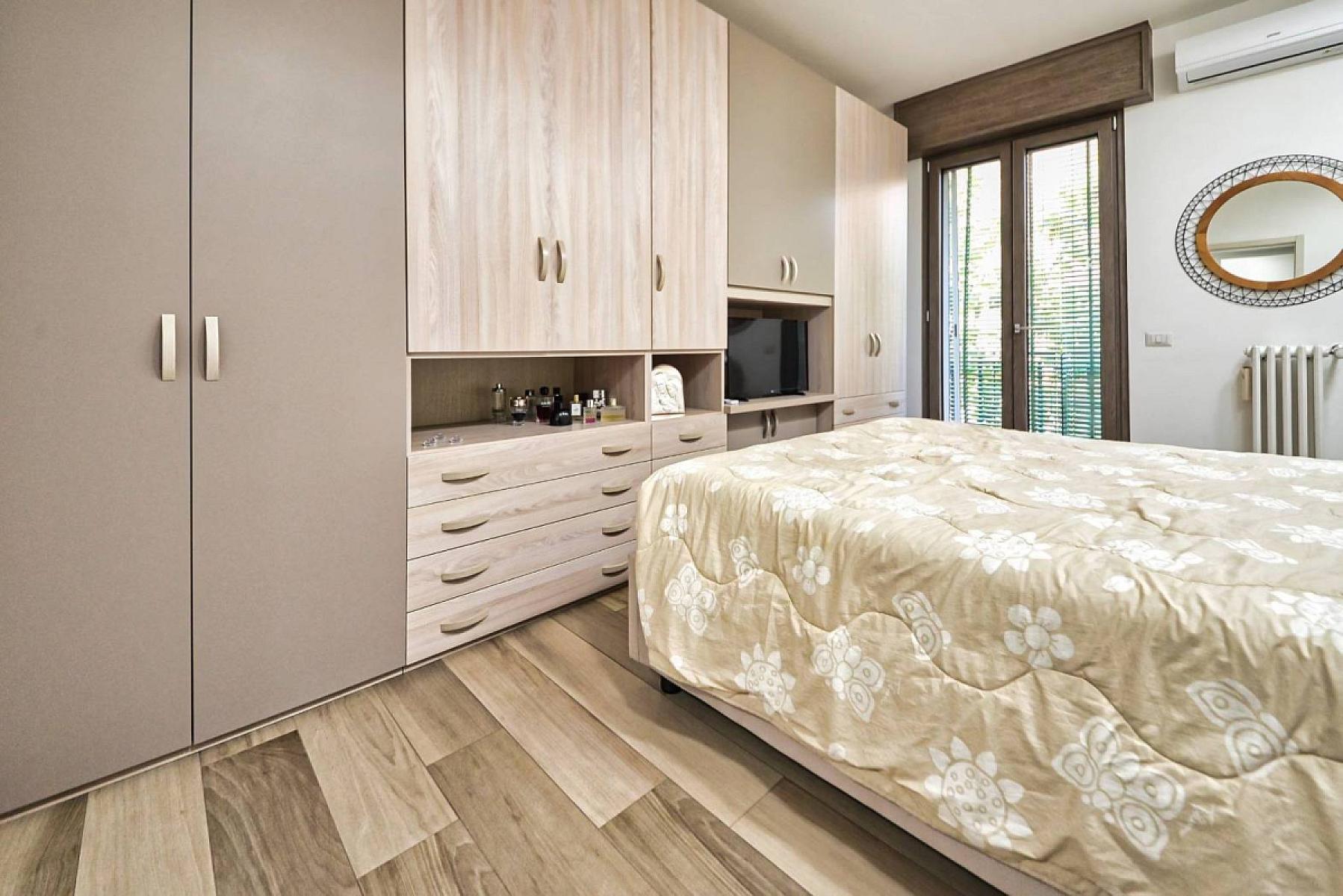 Camera da letto - Bilocale Arredato - Via Achille Fontanelli, Milano