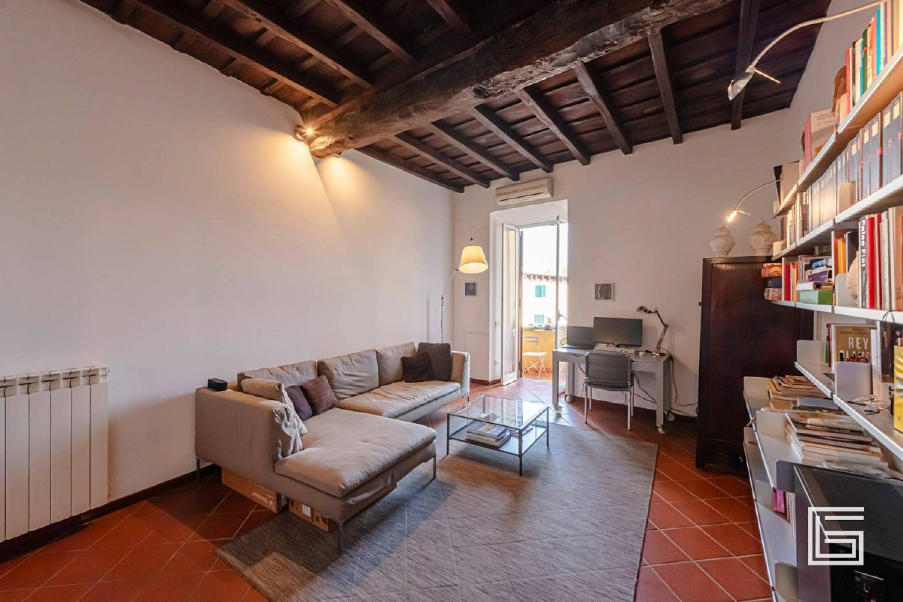 Salone - Appartamento - Salita Di Sant' Onofrio, Roma Trastevere