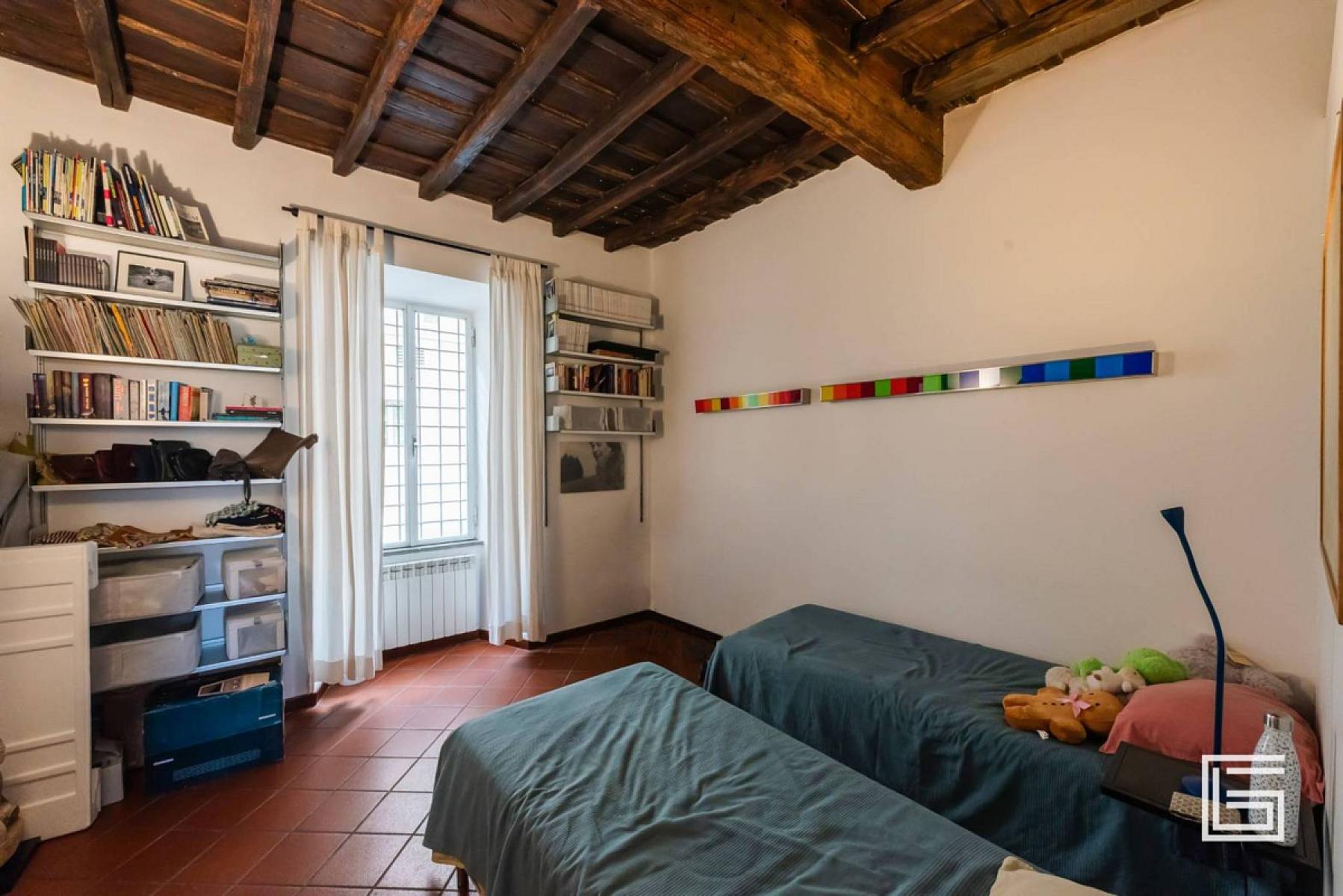 Camera da letto - Appartamento - Salita Di Sant' Onofrio, Roma Trastevere