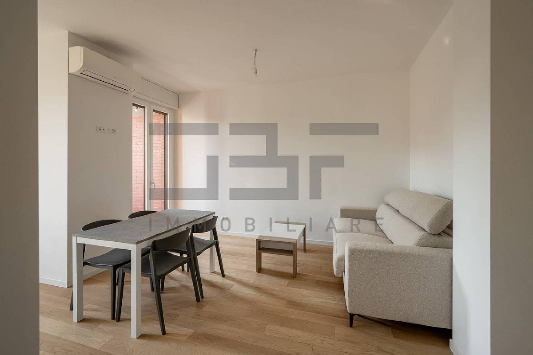 Soggiorno - Appartamento Ristrutturato - Viale Suzzani 273, Milano 