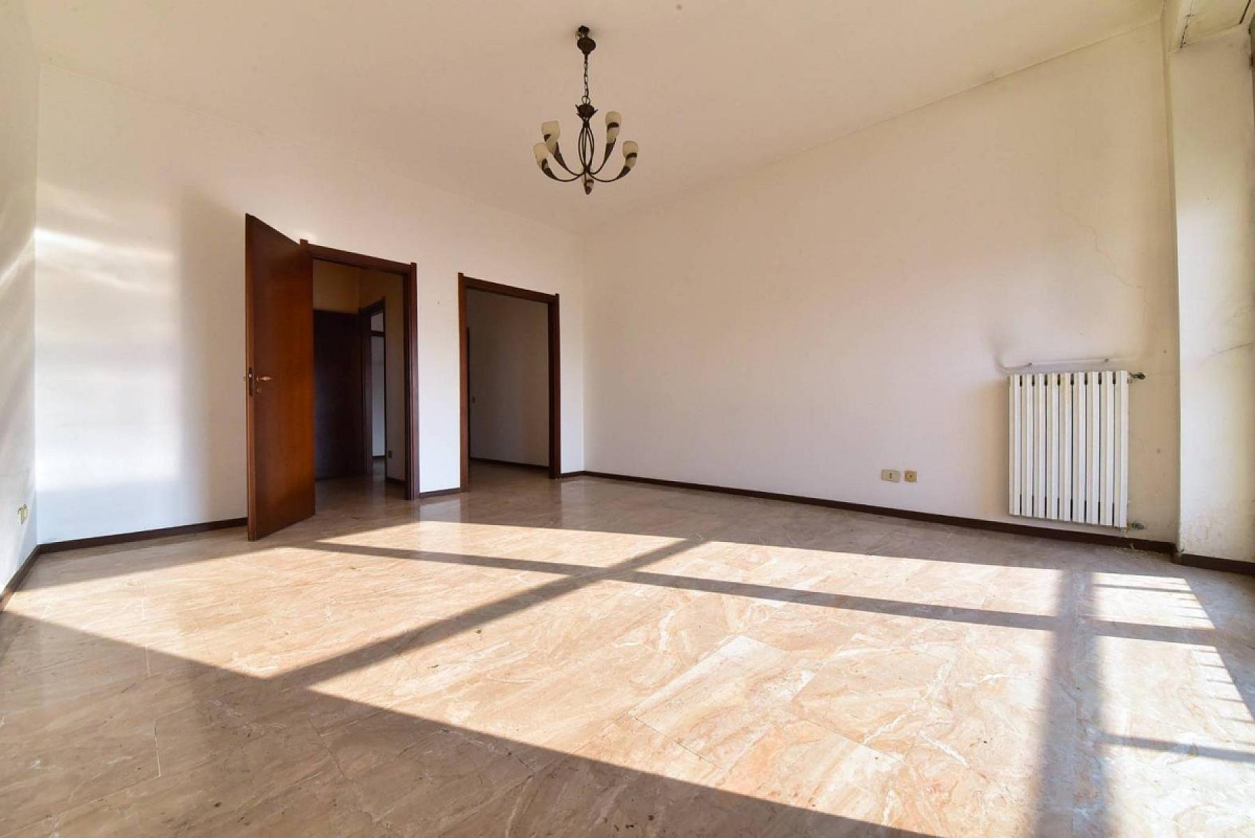 Salone - Bilocale Con Balconi - Sporting Mirasole, Noverasco (Opera)