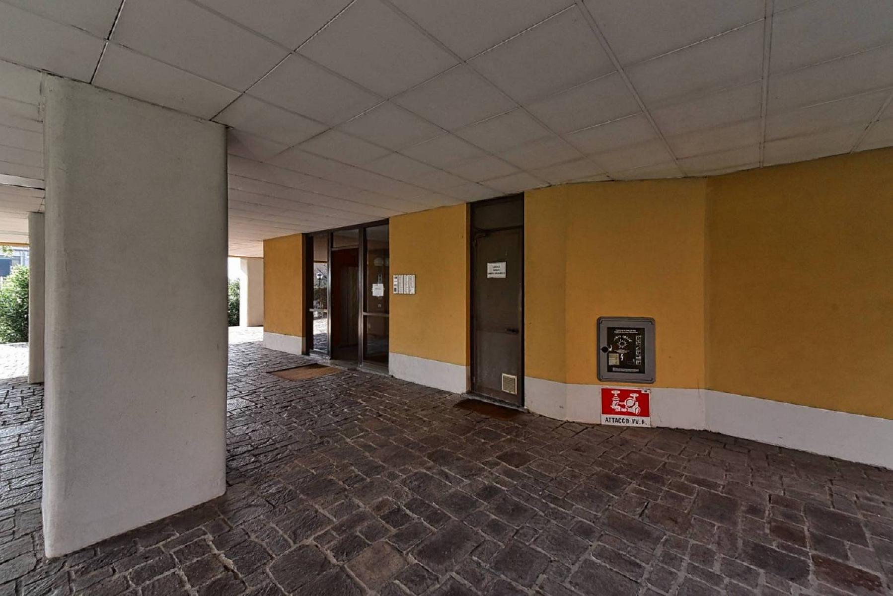 Interno non residenziale - Bilocale Con Balconi - Sporting Mirasole, Noverasco (Opera)