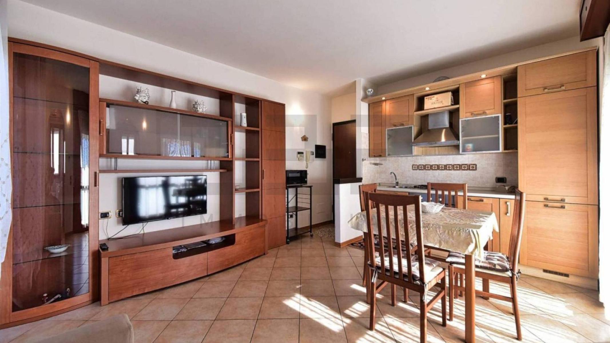 Salone - Piso de dos habitaciones – Via Andrea Costa 6, Lentate sul Seveso