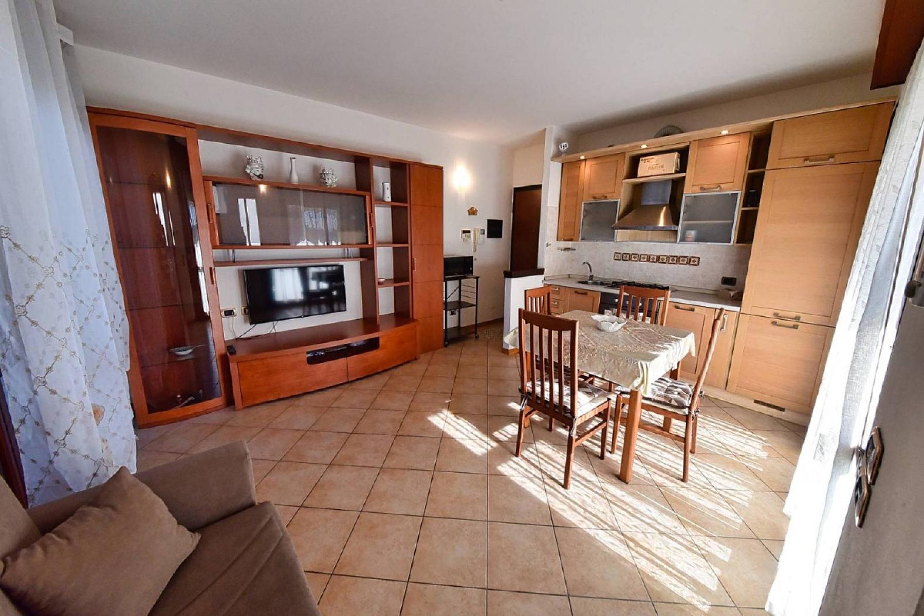 Salone - Piso de dos habitaciones – Via Andrea Costa 6, Lentate sul Seveso
