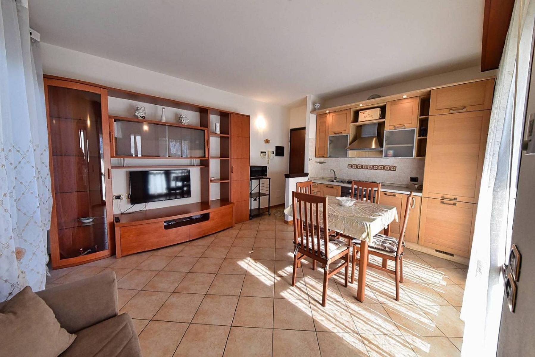 Salone - Piso de dos habitaciones – Via Andrea Costa 6, Lentate sul Seveso