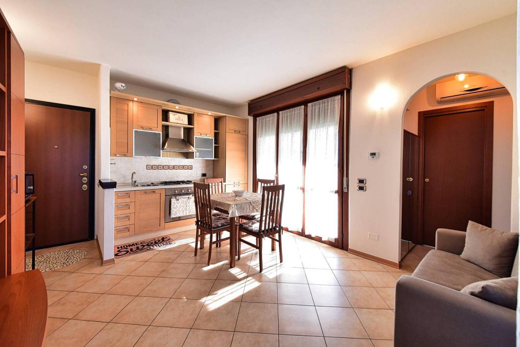 Salone - Piso de dos habitaciones – Via Andrea Costa 6, Lentate sul Seveso