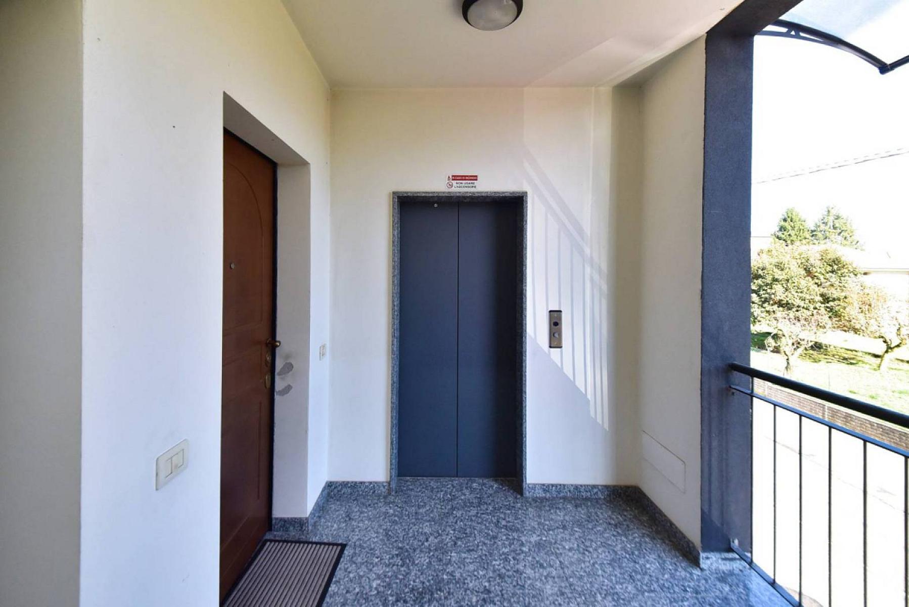Ascensori - Piso de dos habitaciones – Via Andrea Costa 6, Lentate sul Seveso