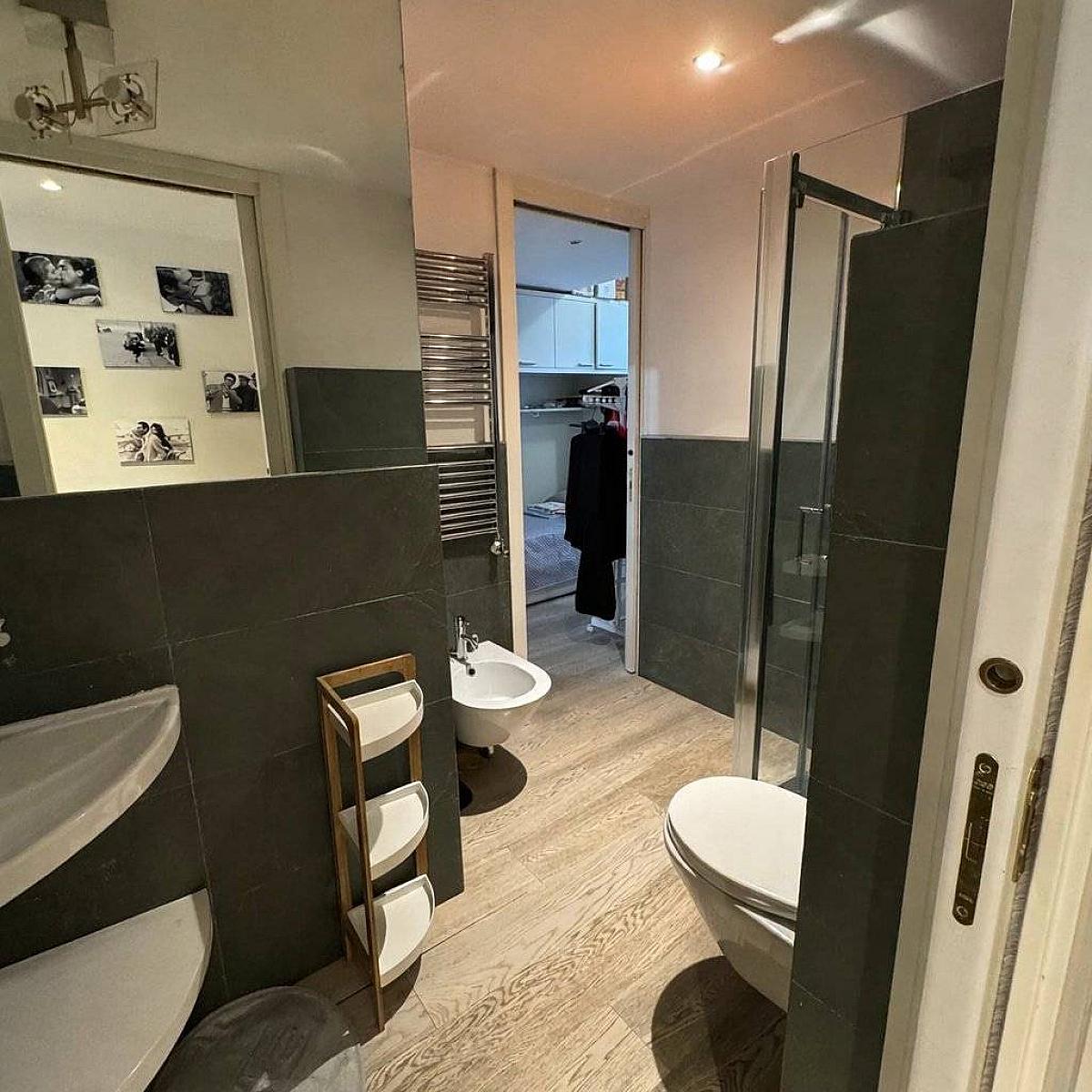 Bagno - Plurilocale Con Balconi - Via Leone Iv, Roma
