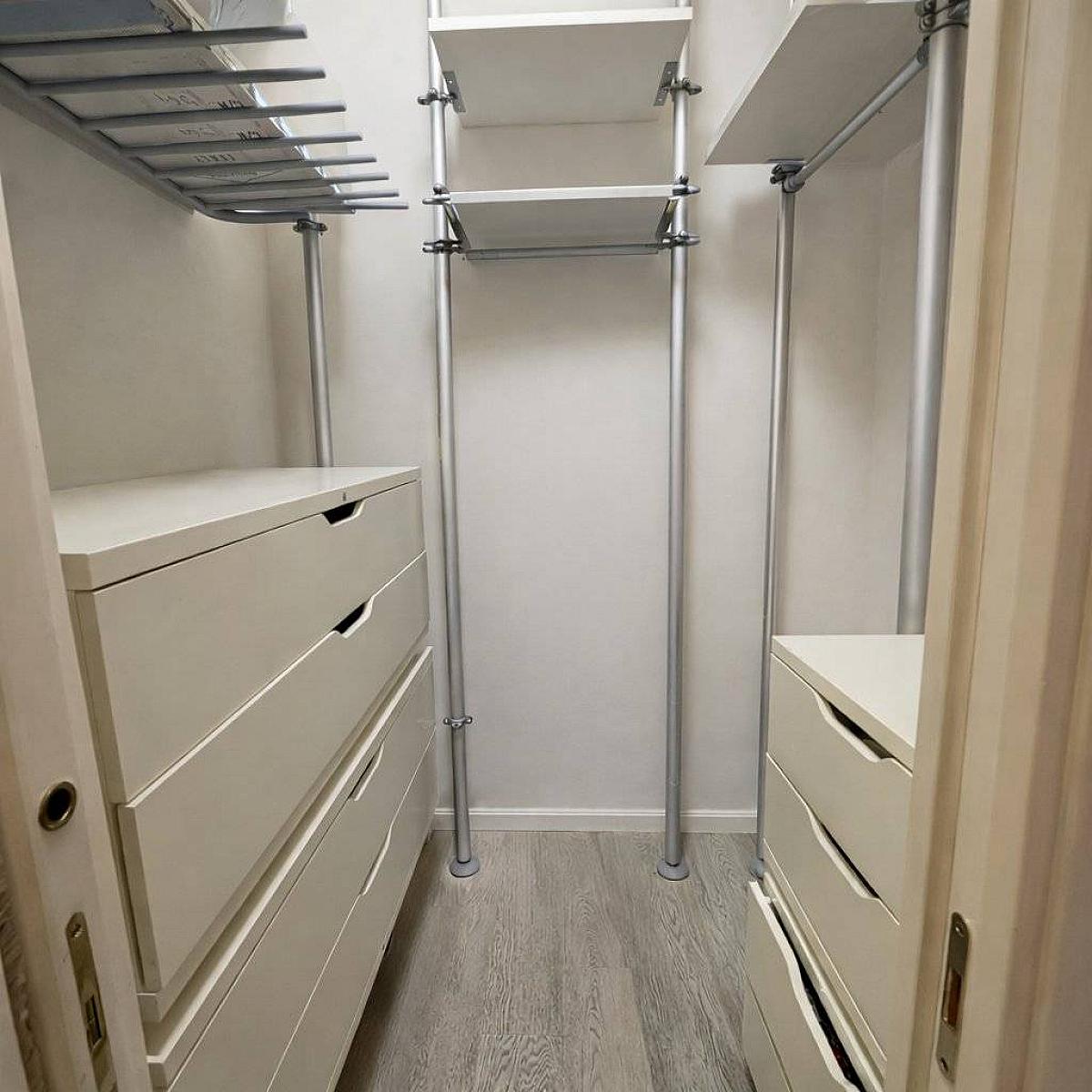 Cabina armadio - Plurilocale Con Balconi - Via Leone Iv, Roma