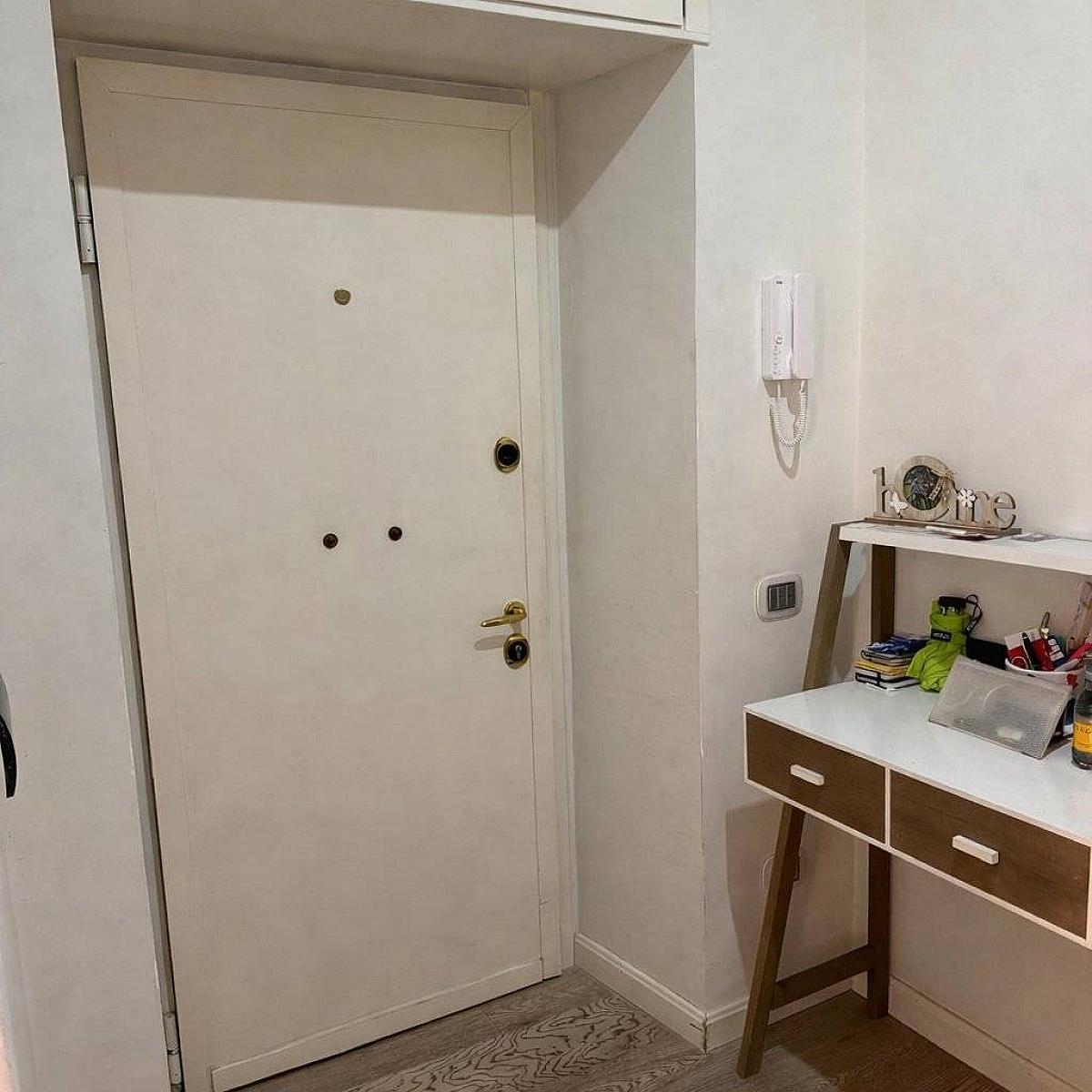 Ingresso - Plurilocale Con Balconi - Via Leone Iv, Roma