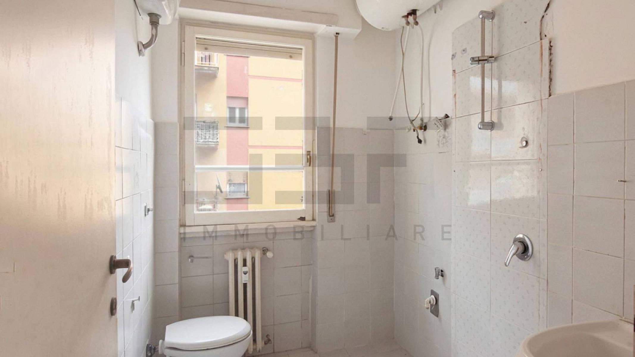 Bagno - Appartamento In Affitto A Roma