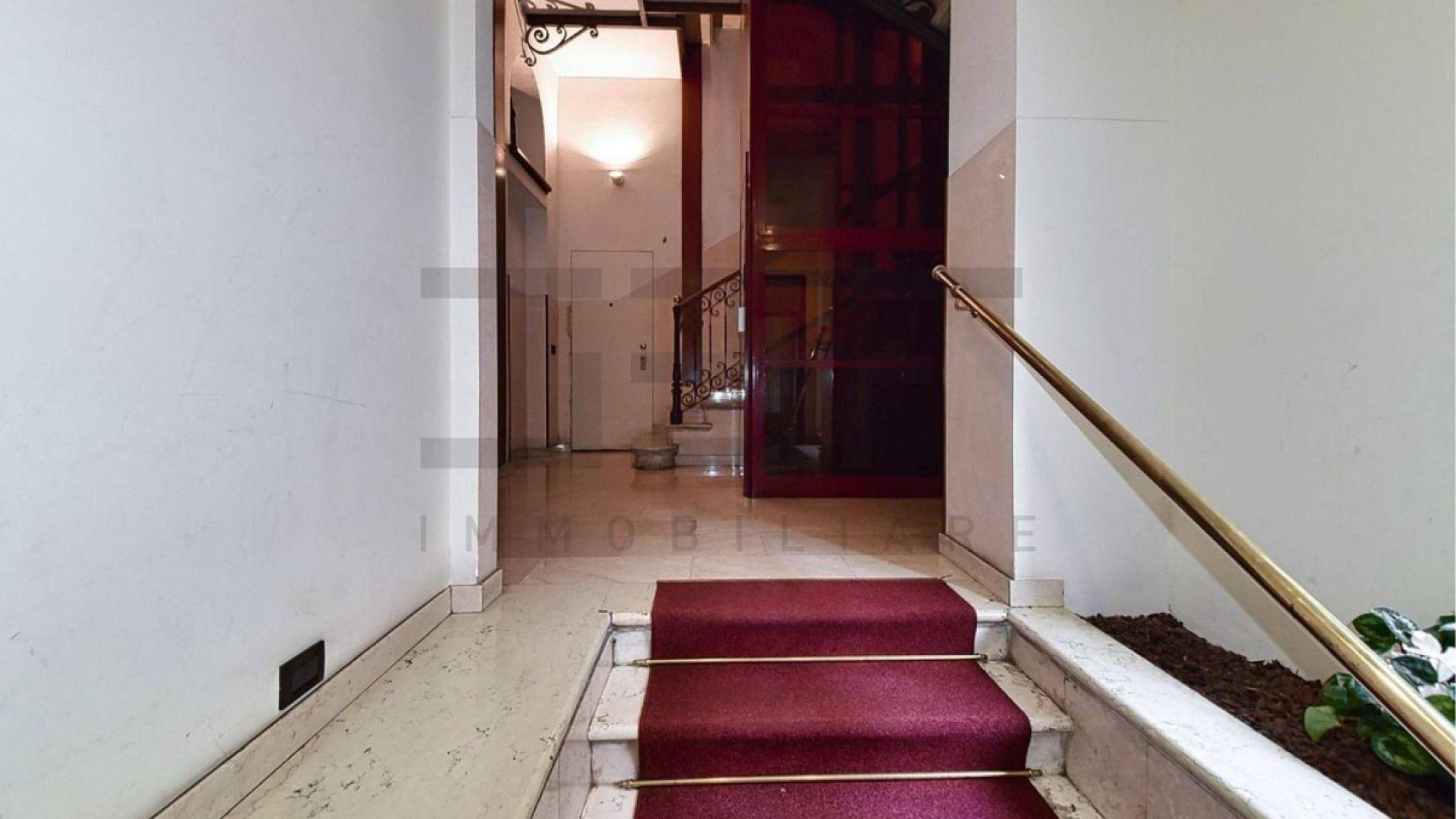 Interno palazzo - Appartamento In Vendita A Milano, Fiera