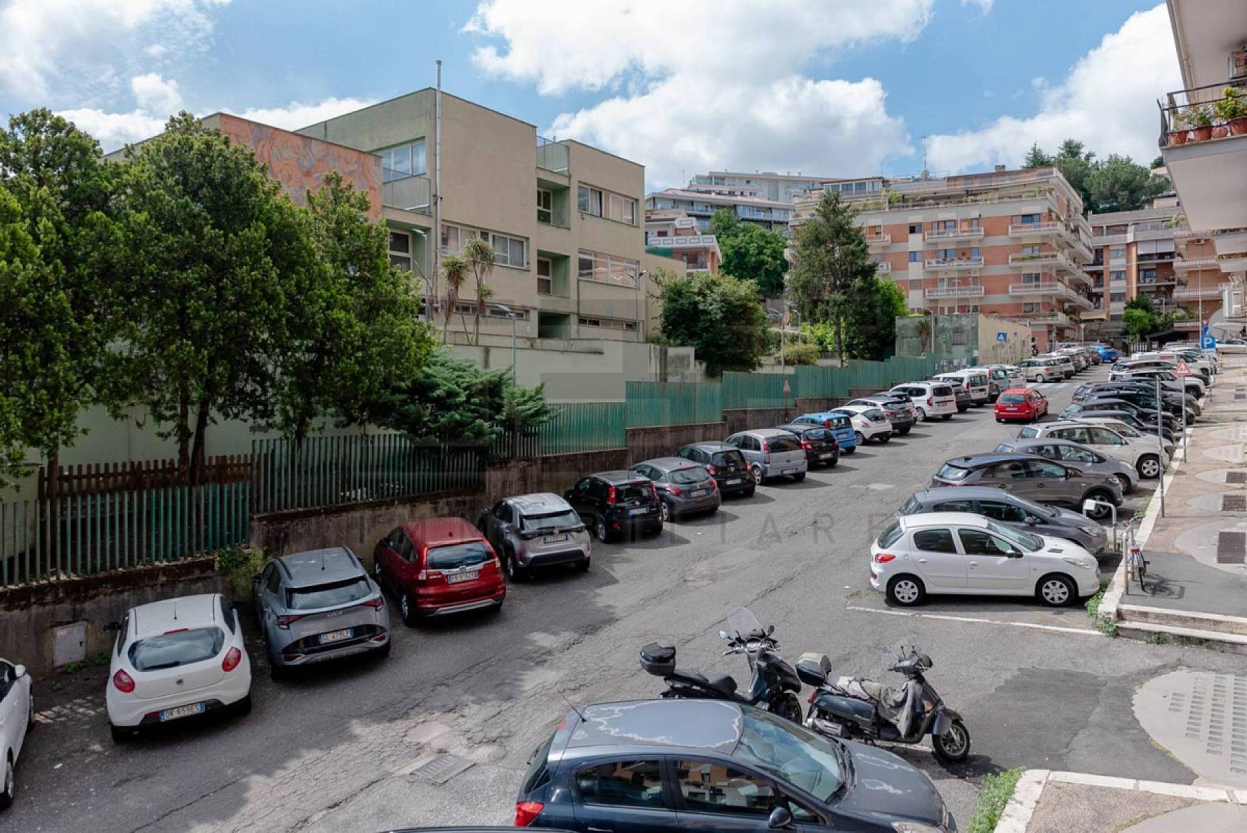 Zona - Appartamento In Vendita A Roma, Aurelio