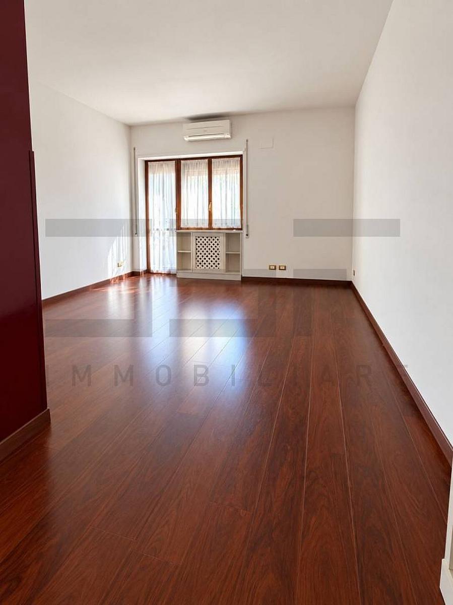 Soggiorno - Appartamento In Affitto In Via Riccardo Zandonai, 41