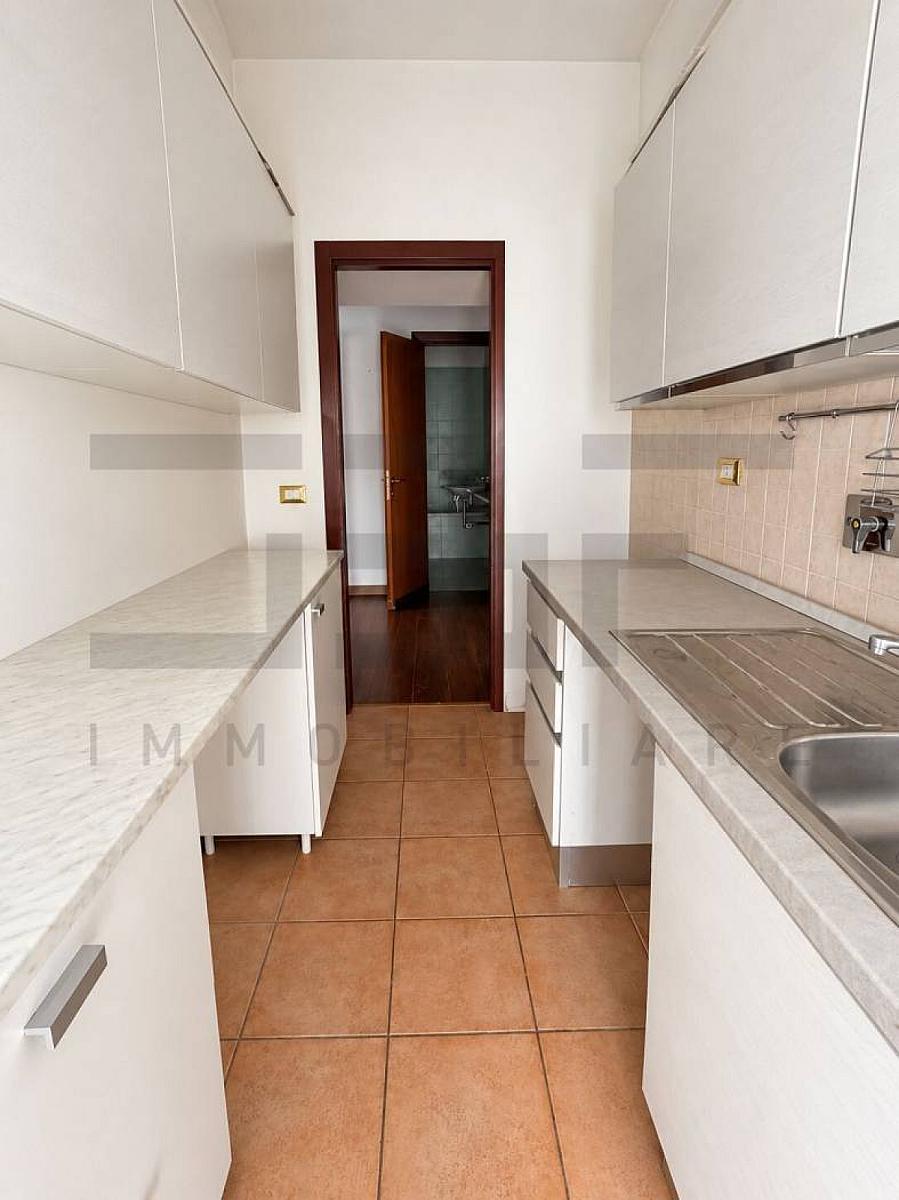 Cucina - Appartamento In Affitto In Via Riccardo Zandonai, 41