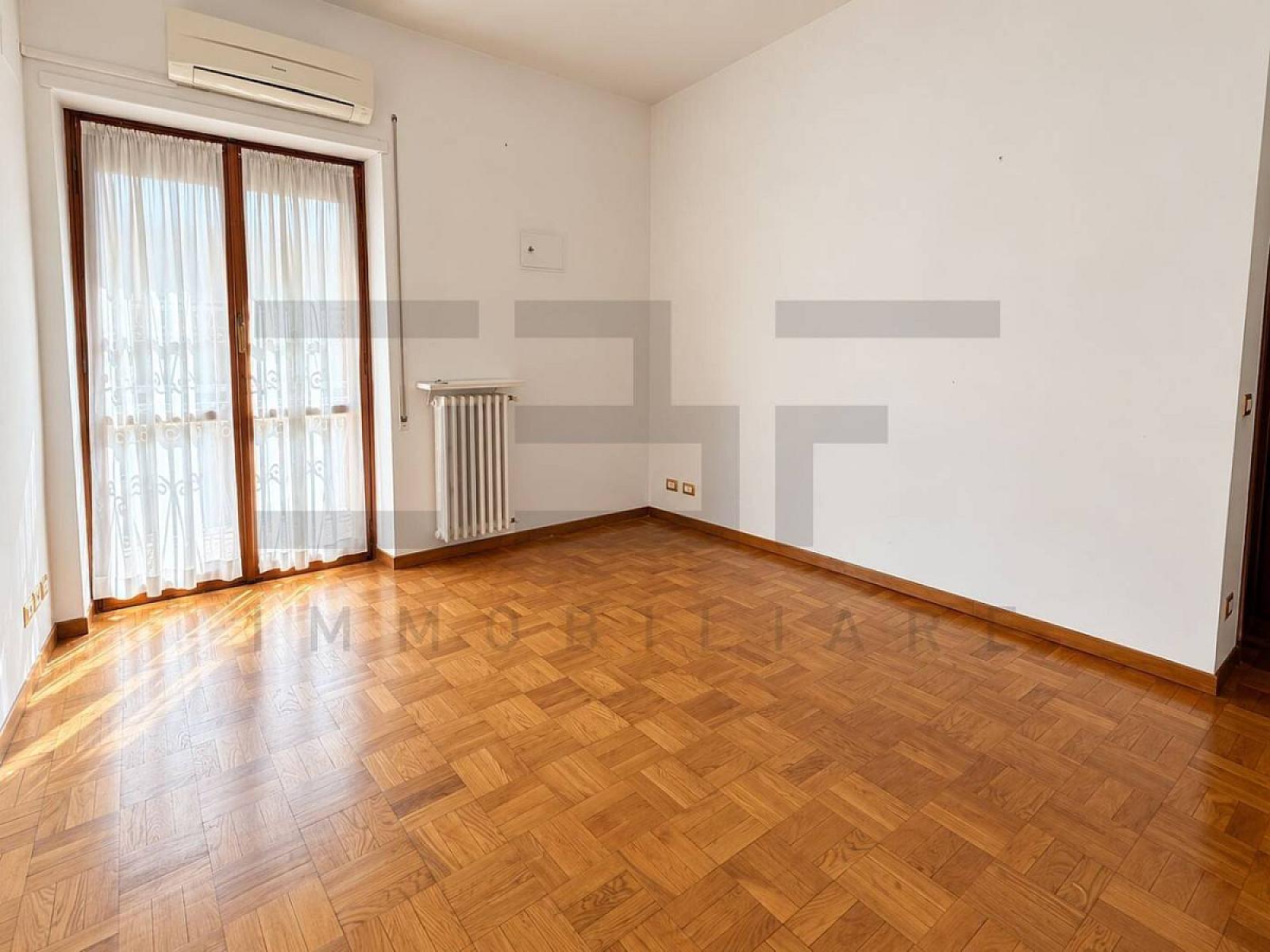 Camera da letto - Appartamento In Affitto In Via Riccardo Zandonai, 41