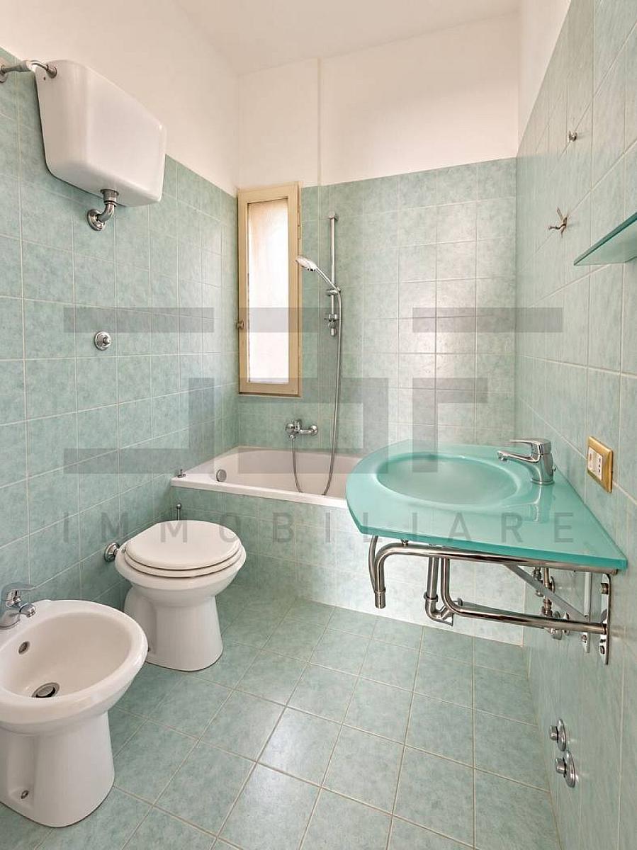 Bagno - Appartamento In Affitto In Via Riccardo Zandonai, 41